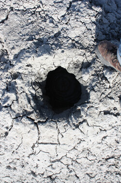 Hole in ground_12-29-2011_017.jpg