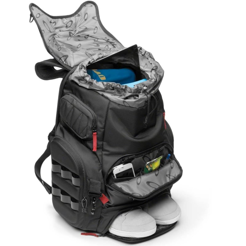 Photos Ultimate Trackpack Oakley Kitchen Sink Squat the Planet