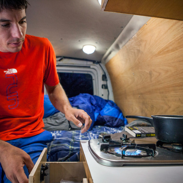 alex-honnold-cooking-kitchen_ph.jpg