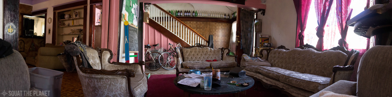 Living room pano stairs_10-08-2013_016.jpg