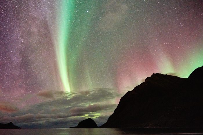 northern-lights-aurora-lofoten-by-campervan-haukland-beach-5-700x467.jpg
