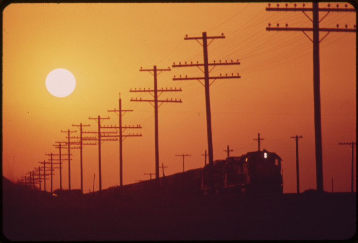 NSMISSION_LINES_NEAR_SALTON_SEA._HAZY_SUN_IS_CAUSED_BY_DISTANT_LOS_ANGELES_SMOG_-_NARA_-_5490961.jpg