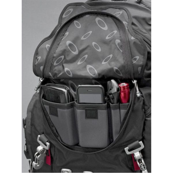 Oakley_Kitchen_Sink_Backpack_09.jpg