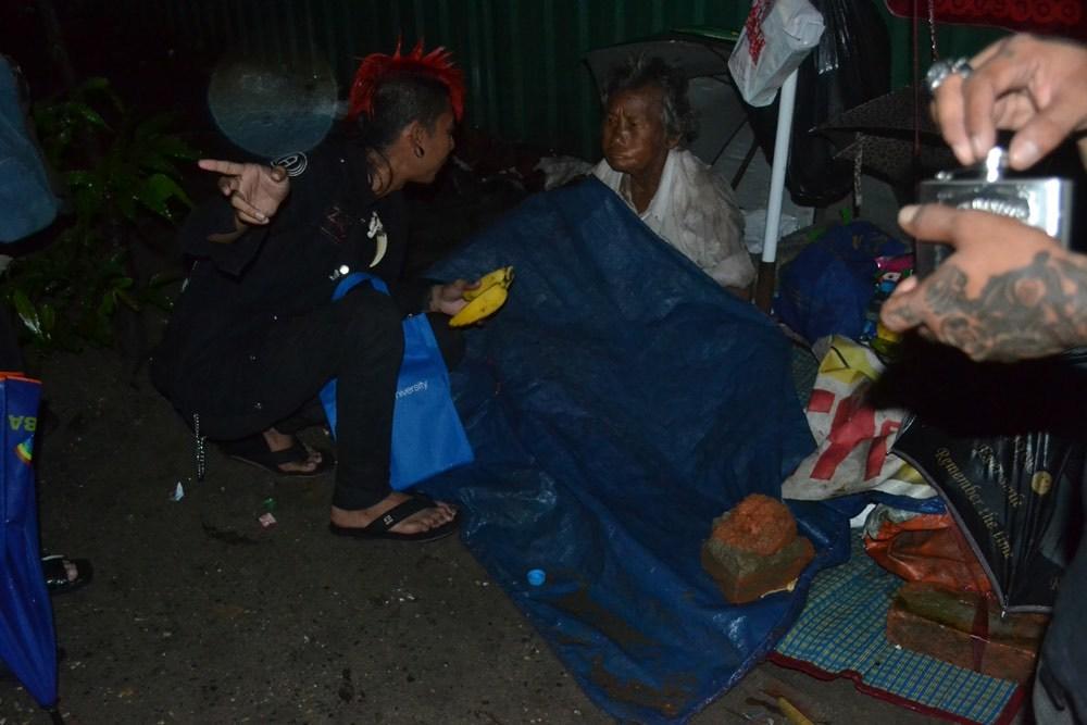 the-yangon-punks-feeding-myanmars-homeless-body-image-1436760299.jpe