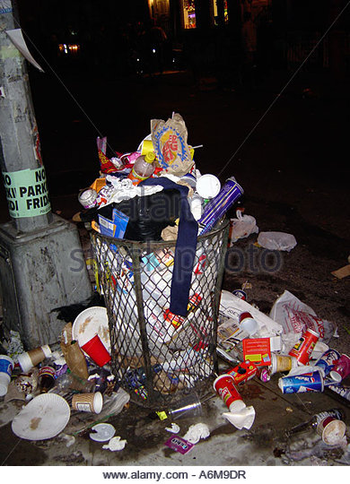 urban-scene-of-an-overflowing-trash-can-garbage-bin-in-new-york-city-a6m9dr.jpg