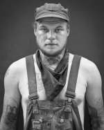 young-transient-train-riders-photographed-in-moments-of-stillness-body-image-1494607305.jpg