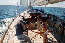 travel-jobs-sailing-crew.jpg