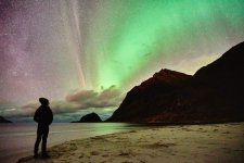 northern-lights-aurora-lofoten-by-campervan-haukland-beach-7-700x468.jpg