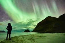 northern-lights-aurora-lofoten-by-campervan-haukland-beach-6-700x467.jpg