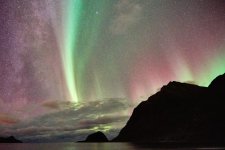 northern-lights-aurora-lofoten-by-campervan-haukland-beach-5-700x467.jpg