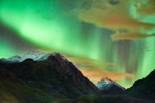 northern-lights-aurora-lofoten-by-campervan-haukland-beach-2-700x468.jpg