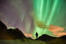 northern-lights-aurora-lofoten-by-campervan-haukland-beach-4-700x468.jpg