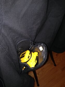 dewalt-heated-jacket-adapter-pocket.jpg