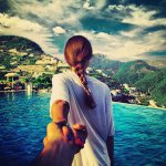 photographer-follows-girlfriend-around-the-world-holding-hand-photo-series-11.jpg