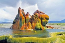 fly-geyser.jpg
