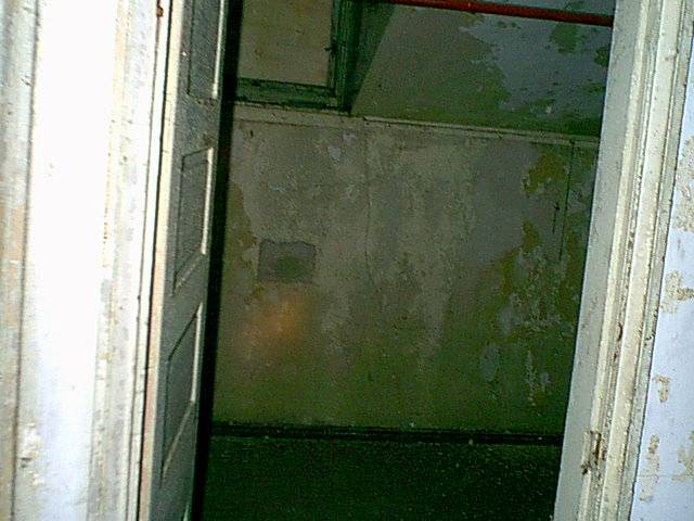 Click for original image 75k 640x480